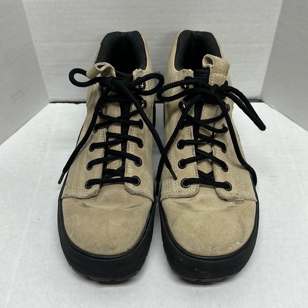 Cole Haan ‘Resort’ Beige suede hiking/athletic lace-up boots Women’s size 6B